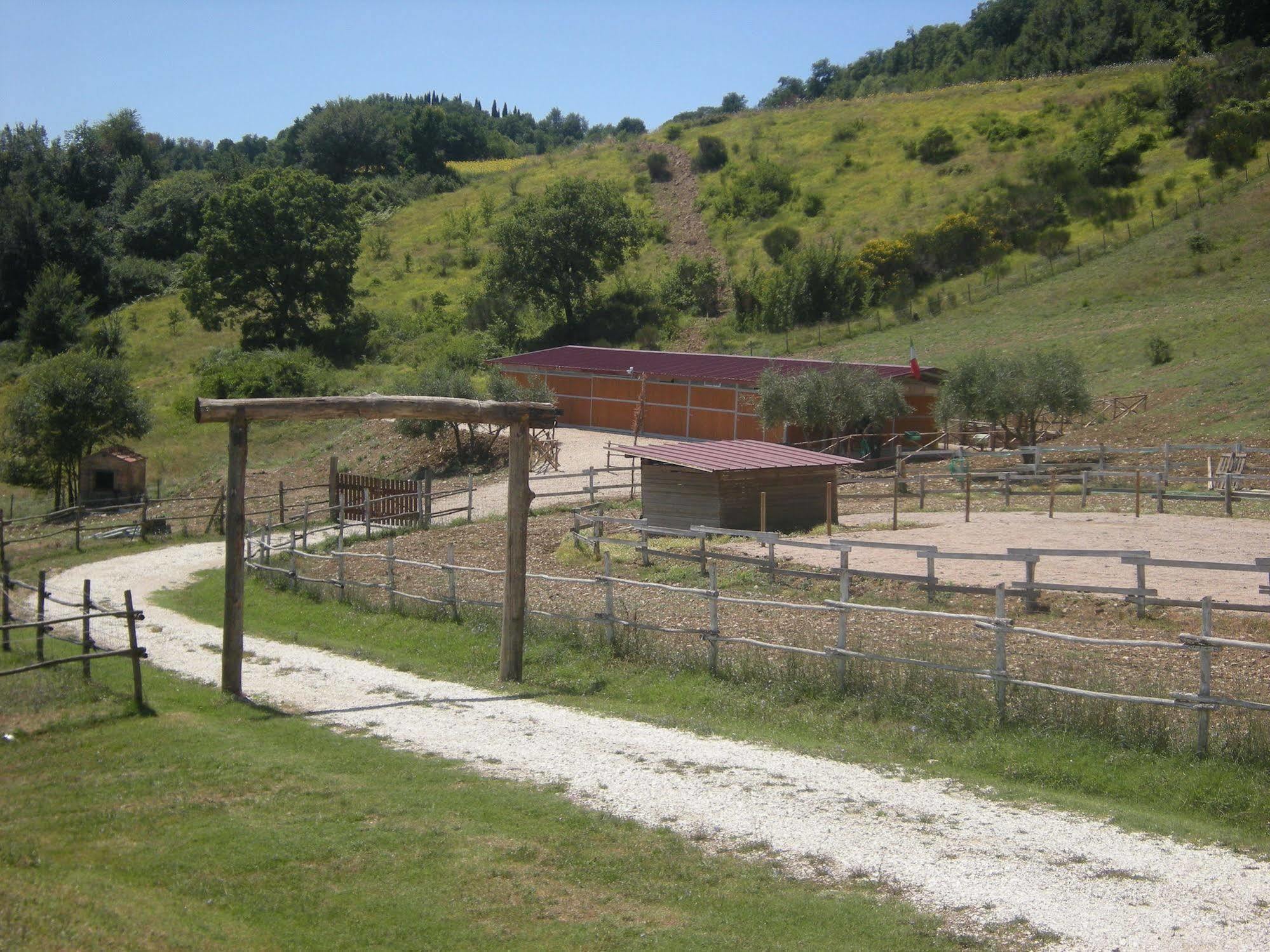 Agriturismo Goccia Di Luna Umbertide Bagian luar foto